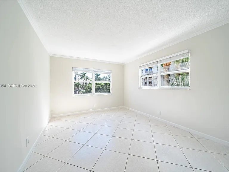 2555 NE 11th St #310 — Photo 22