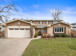 1235 Deere Park Ln, Deerfield, IL
