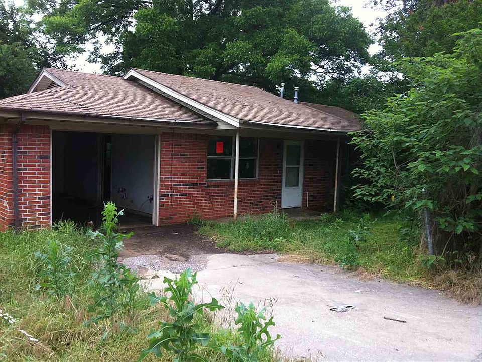 2nd image of 814 NE 4th Ave