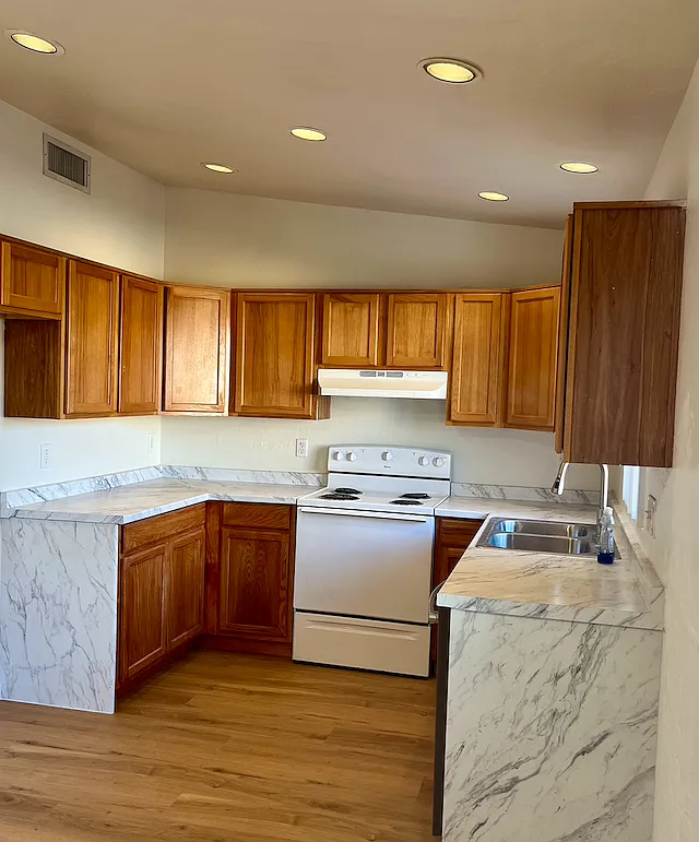 3 bed, 1550 sqft, $1,600 — Photo 2