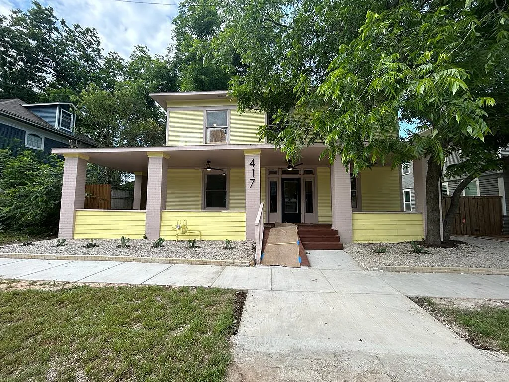417 W Franklin St — Photo 2