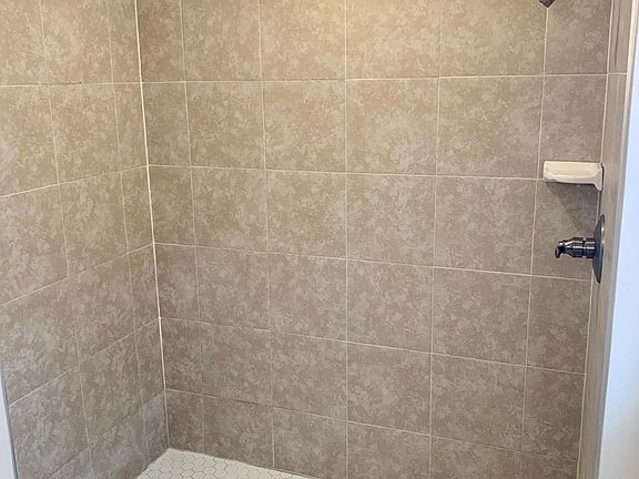 5th image of 7919 Caxton Cir W