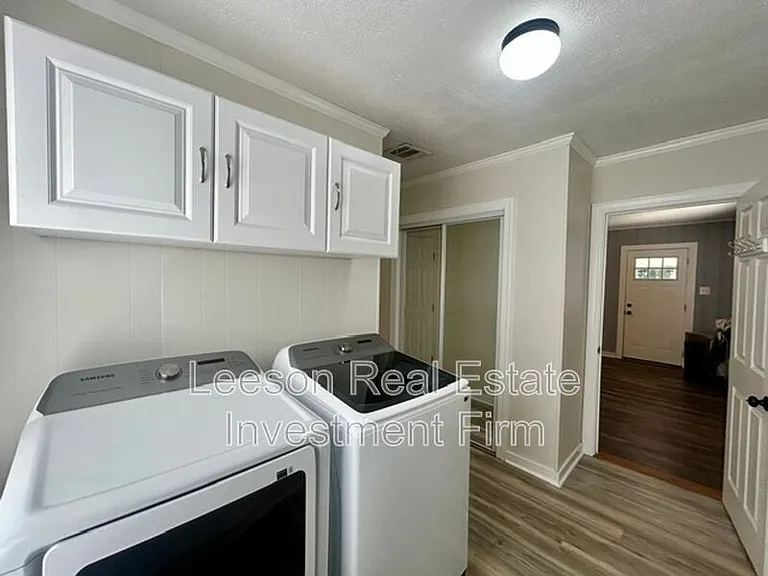 122 E Dalzell St — Photo 16