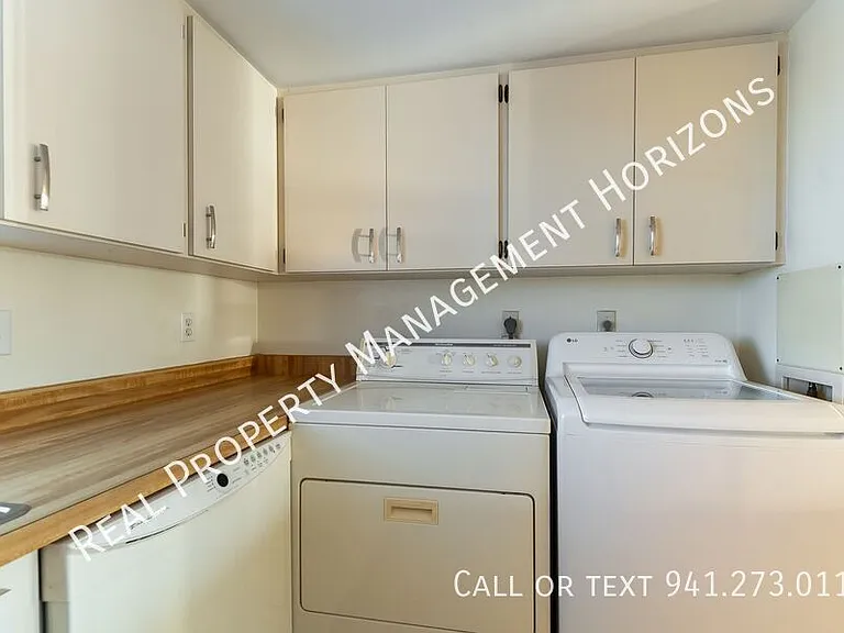 4813 Independence Dr — Photo 6