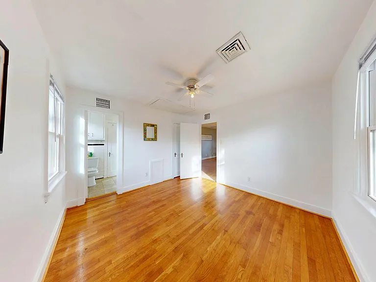 110 E Union St — Photo 25