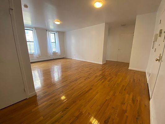 3rd image of 206 W 148th St #E5