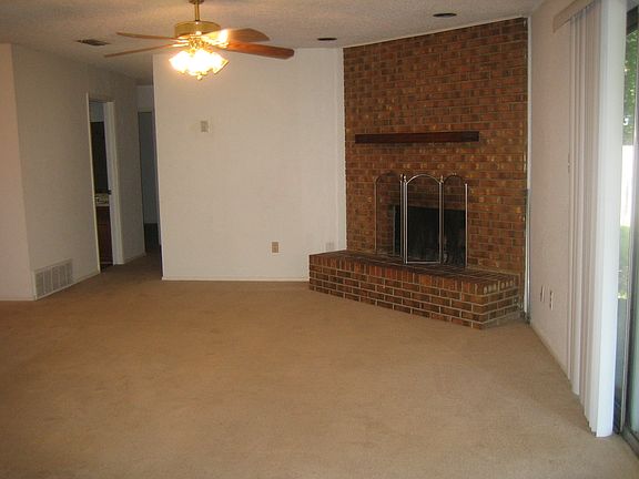 4th image of 7541 Meadowlark Ln N