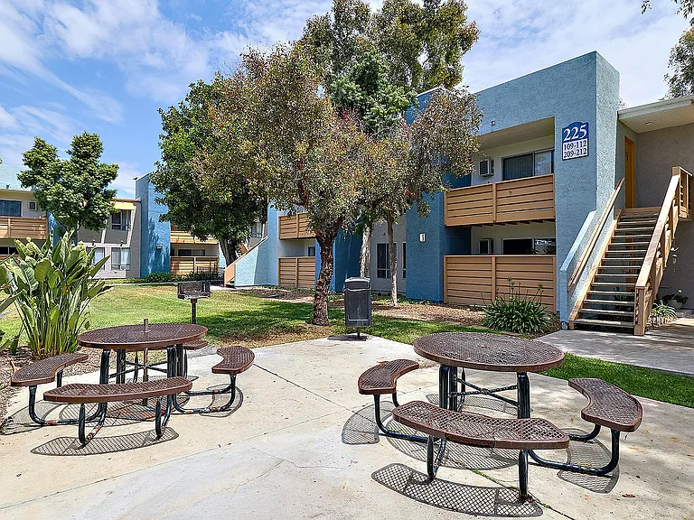 Mariposa — Photo 21