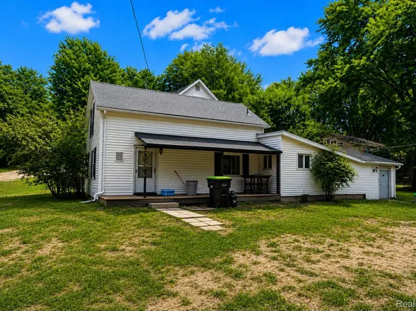 8368 Vassar Rd, Millington, MI 48746