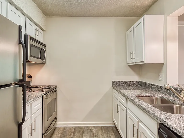 Sherwood Apartment Homes — Photo 10