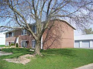 820 Brandon Ave APT 1, Hiawatha, IA 52233