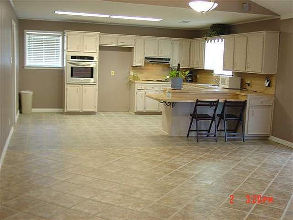 3rd image of 1311 Fannin St