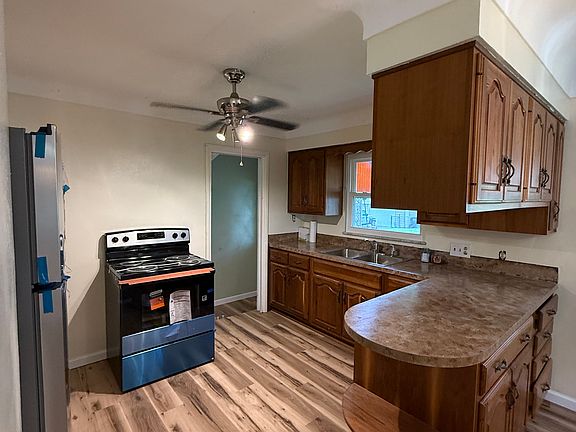 4th image of 5902 Adelaide Dr