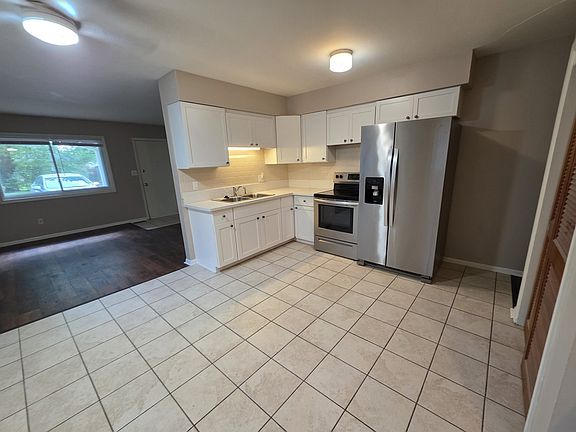 2nd image of 3911 Aurora St