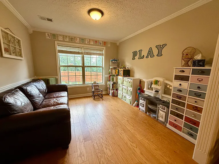 404 Sandersville Ct — Photo 10