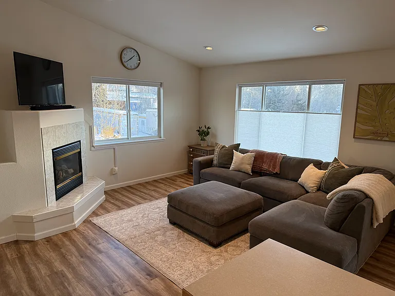 583 Ocean Point Dr — Photo 2