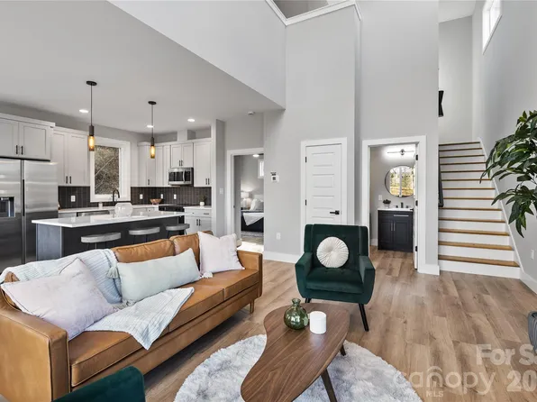 80 Upper Moffitt Rd, Asheville, NC 28805