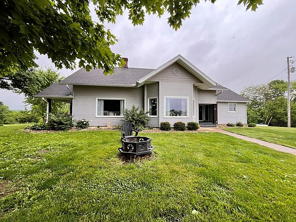 3rd image of 126 W Crawford Ln