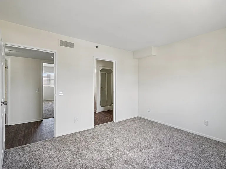 River Place Luxury Apartments — Photo 45
