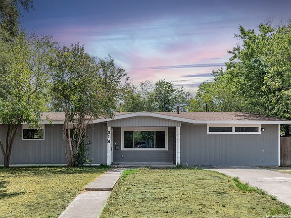 3rd image of 318 BRETTONWOOD DR