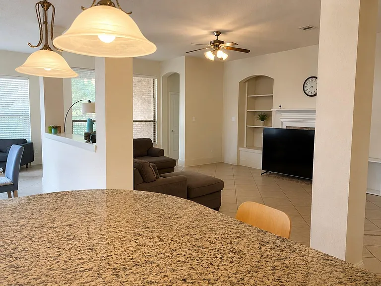 515 Newington Ln — Photo 5