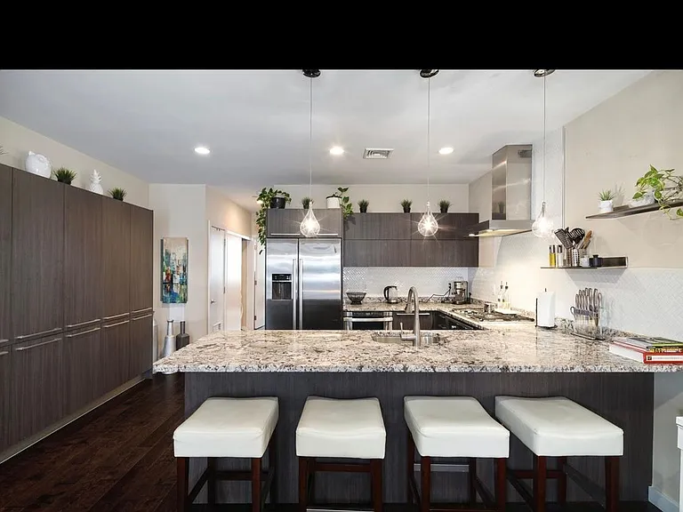 817 N Lawrence St #201 — Photo 1