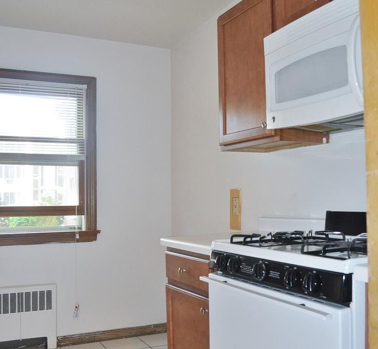 2nd image of 826 E Henry Clay St APT 2