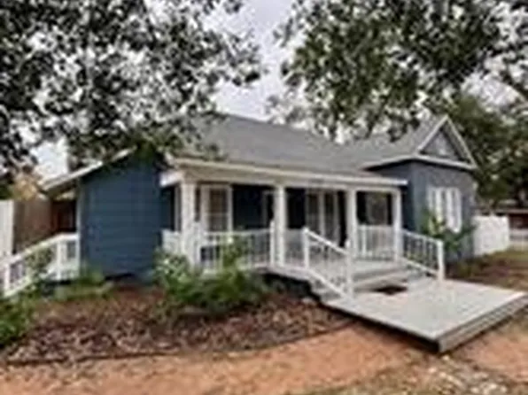 210 E Phillips St, Conroe, TX 77301