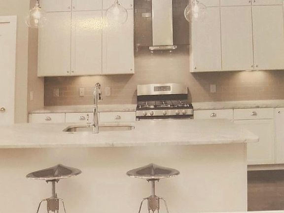 Gourmet kitchen 