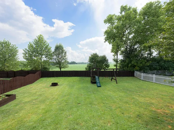 681 Deer Run Dr, Marysville, OH 43040