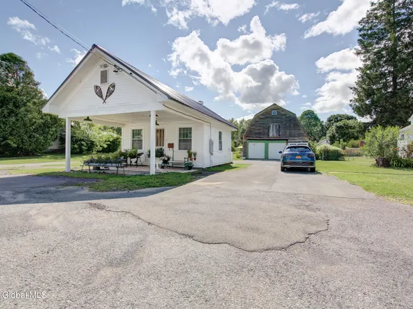 2 S East Avenue, Johnstown, NY 12095