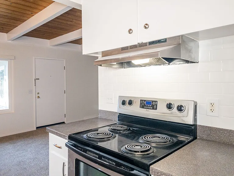 11 S Knoll Rd #17 — Photo 8