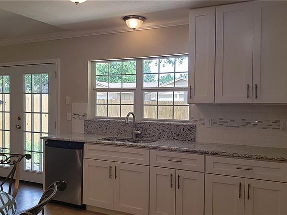 5th image of 2022 Glenwick Ln