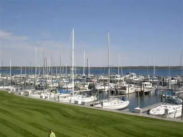 202 Ferry Ave #120, Charlevoix, MI 49720
