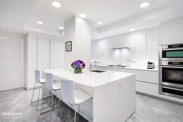 Rented by Sotheby's International Realty | media 32