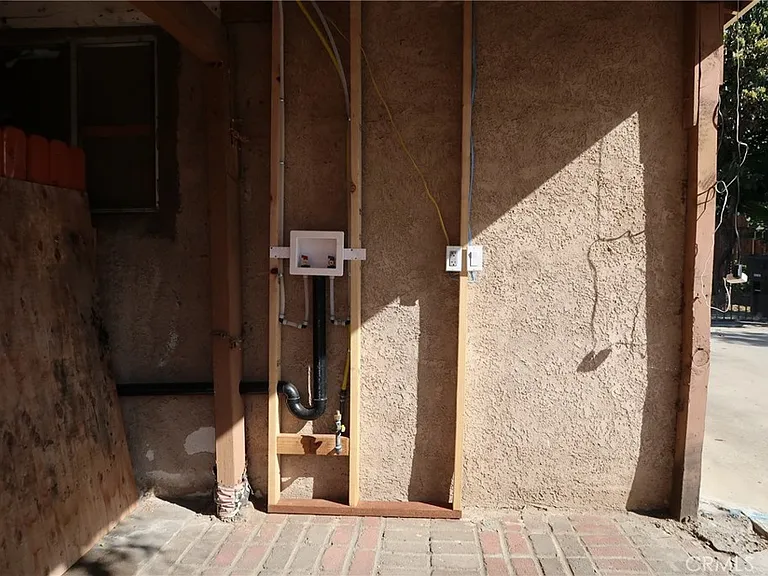 455 Nassau Ave — Photo 17