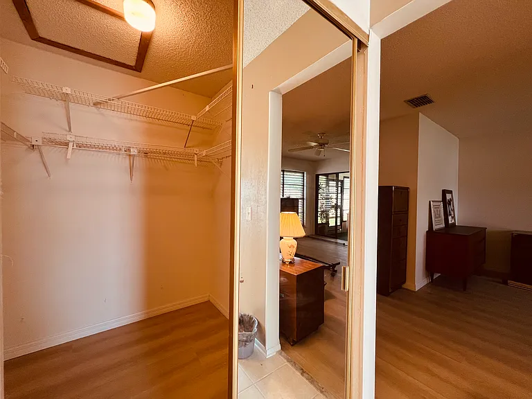 2725 Heatherside Ave — Photo 10