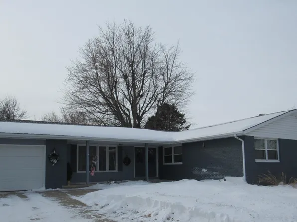 925 Miles Dr, Worthington, MN 56187