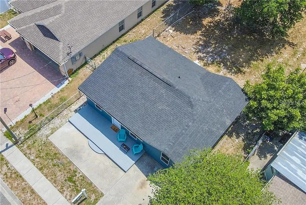 3 bed, 1.0 bath, 1056 sqft, $3,200 — Photo 3