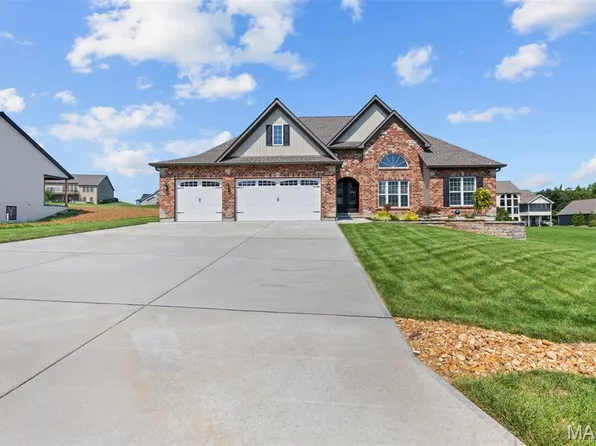 221 Windrose Ln, Troy, MO 63379