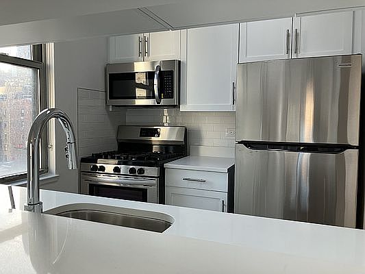 3rd image of 556 3rd Ave APT 906