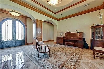 2nd image of 2521 Garrett Ct