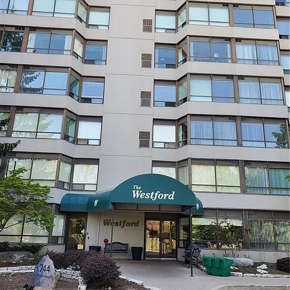 744 Wonderland Rd S #1208 — Photo 2