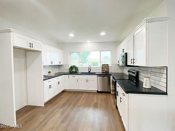 5th image of 605 E Alameda Dr