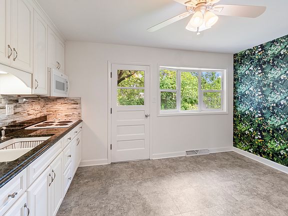 3rd image of 251 N Boynton Dr