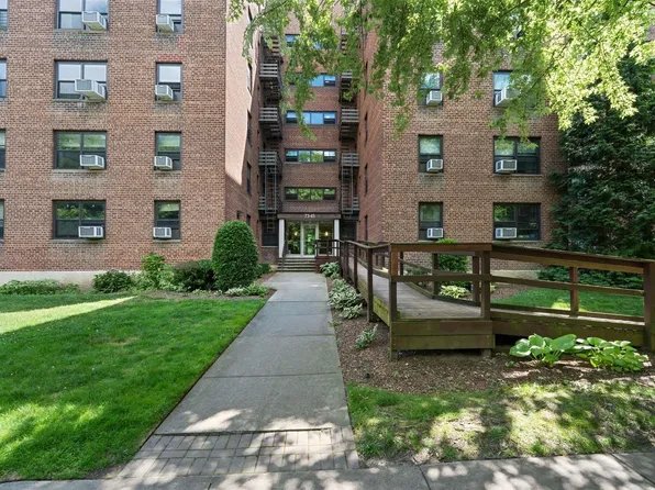 73-45 210th Street #1G, Bayside, NY 11364