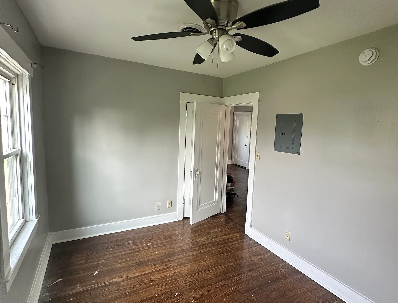 2 bed, 1000 sqft, $1,100 — Photo 4