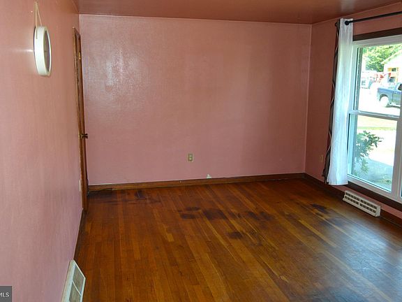 5th image of 138 Suburban Ave