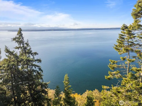 4530 Smugglers Cove Rd Road, Freeland, WA 98429