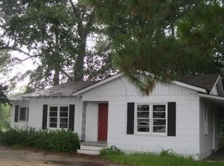 320 S Church St, Glennville, GA 30427